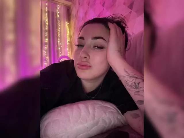 BettyBoom13 from BongaCams