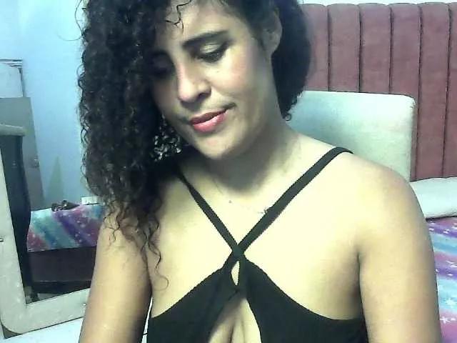 camilaalvarez from BongaCams is Freechat
