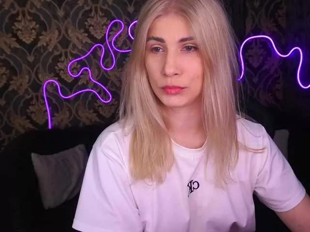 CassandraGood from BongaCams