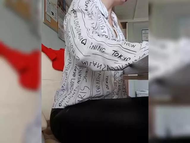 EmmiHot from BongaCams