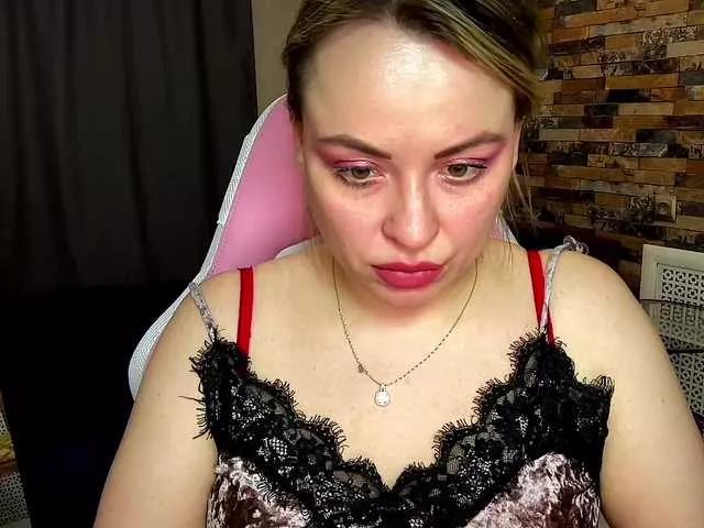HollyDoll from BongaCams