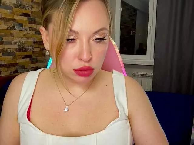 HollyDoll from BongaCams