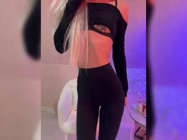 HollyPolly111 from BongaCams