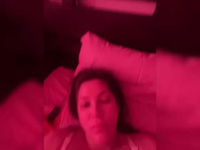kATTYf from BongaCams