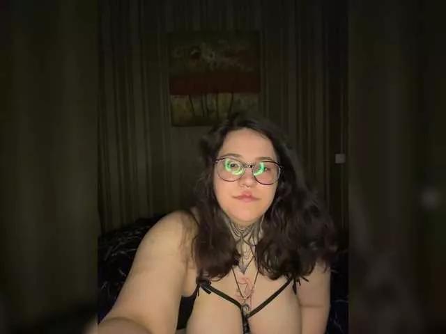 Little-BEE from BongaCams