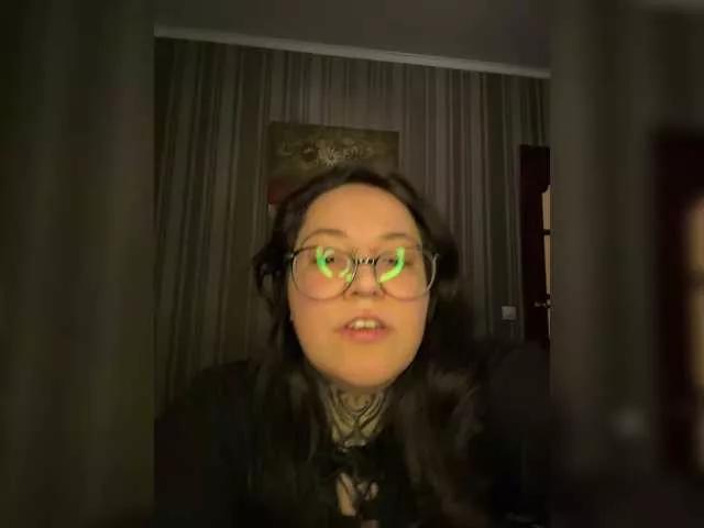 Little-BEE from BongaCams