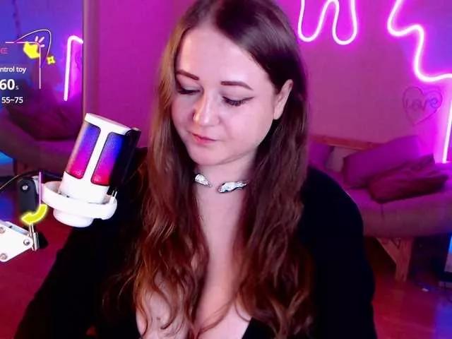 LizzyShine from BongaCams