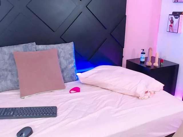 Lolarose from BongaCams