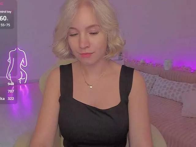 Mira- from BongaCams is Freechat