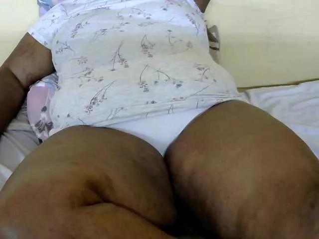 Sexxymamitaa1 from BongaCams
