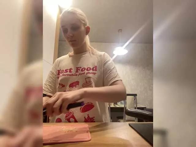 sweeteRose from BongaCams