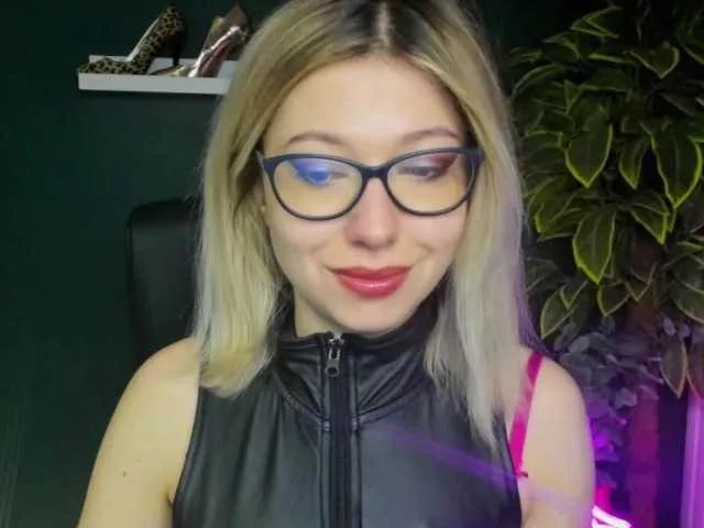 xxHeidiLove from BongaCams