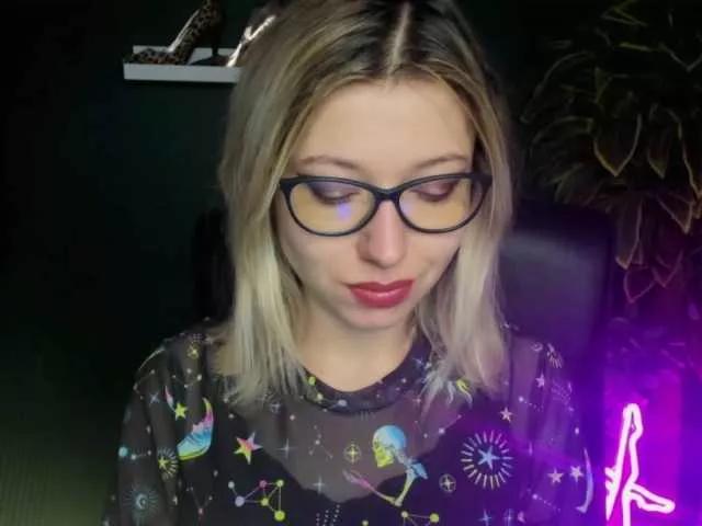 xxHeidiLove from BongaCams
