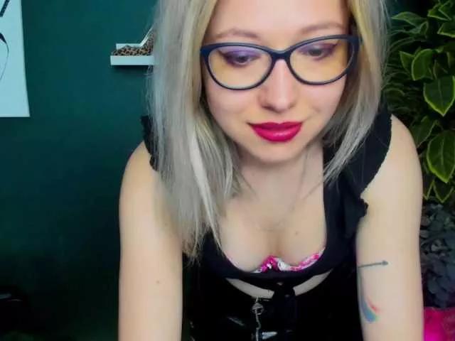 xxHeidiLove from BongaCams