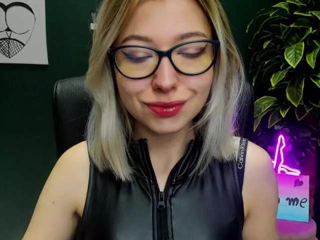 xxHeidiLove from BongaCams