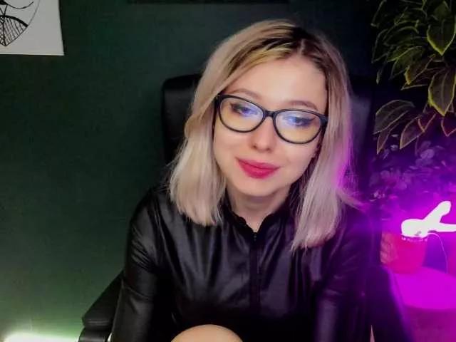xxHeidiLove from BongaCams