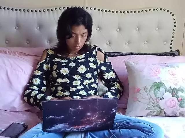 ZaraLuv from BongaCams