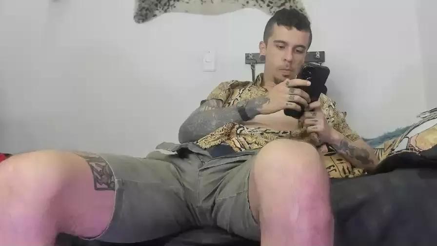 aaronbigdickxxx on Cam4 