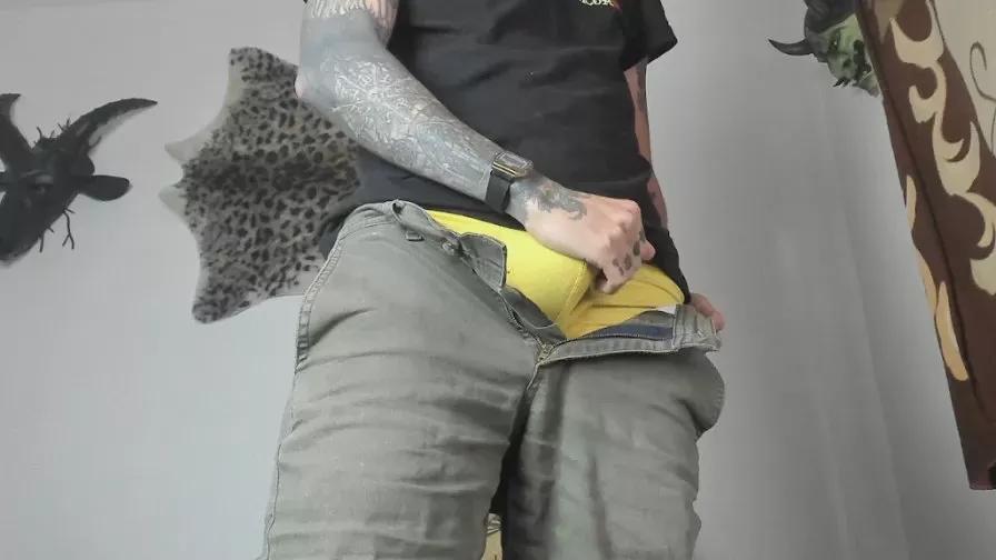 aaronbigdickxxx on Cam4 