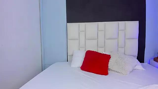 cloe_lenoxxx from StripChat is Freechat