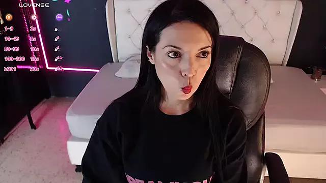Danielle-Smithh from StripChat is Freechat
