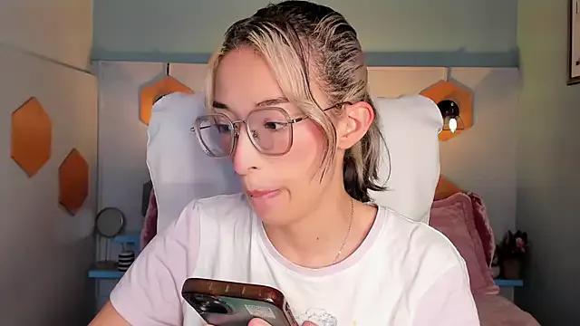 emilia_tellez from StripChat is Freechat