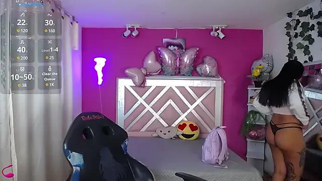 laura_saenz1_ from StripChat is Freechat