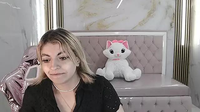 lili_conor_s from StripChat is Freechat