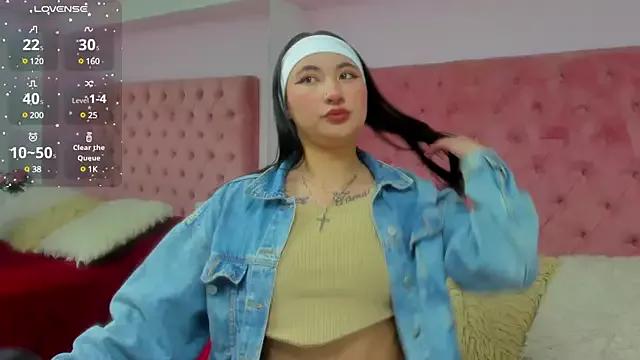 LucySempai from StripChat is Freechat