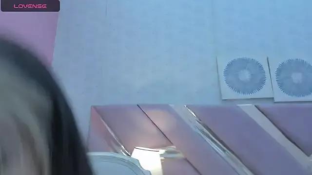 LuisaJonnes from StripChat is Freechat