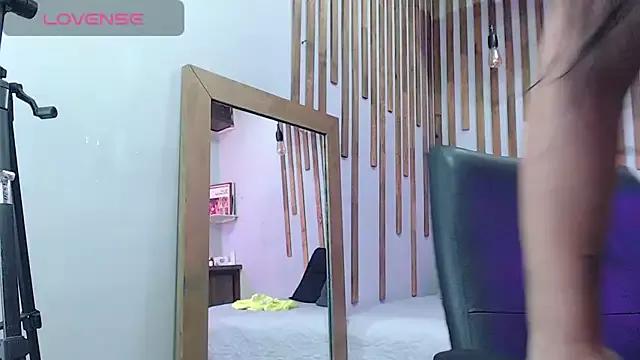 Luna_johnsonn from StripChat is Freechat
