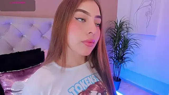MaddyyLennon from StripChat is Freechat