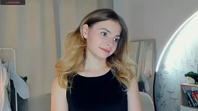 MaryLoon from StripChat is Freechat