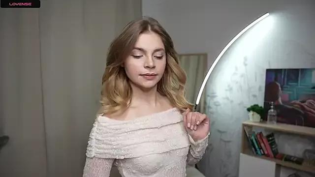 MaryLoon from StripChat is Freechat