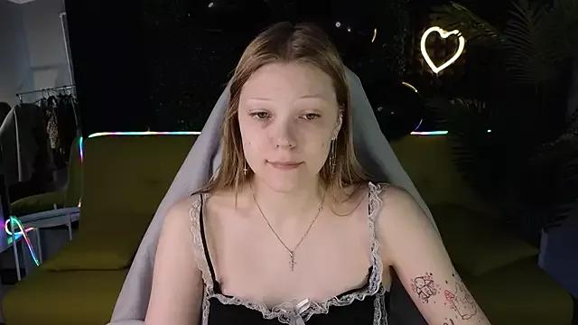 MiaWhisper from StripChat is Freechat