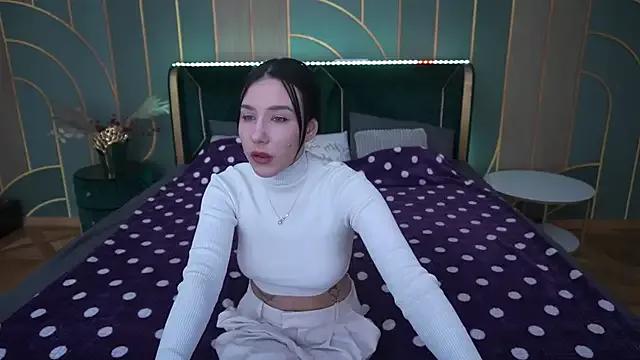NikkiGoldSide from StripChat