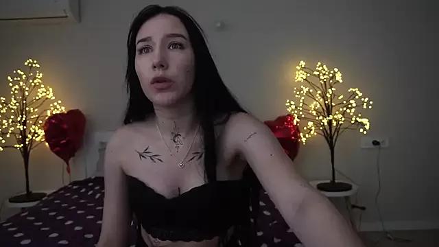 NikkiGoldSide from StripChat