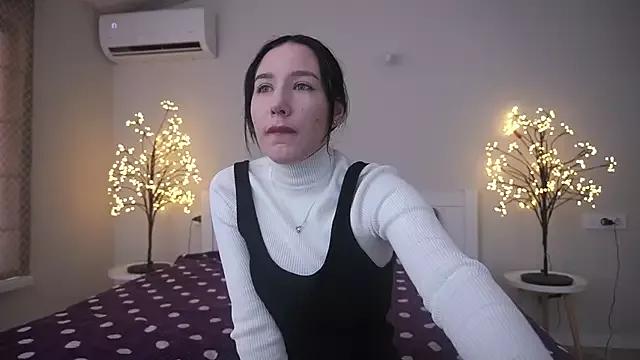 NikkiGoldSide from StripChat