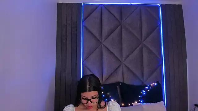 ZoeeMartinezz__ from StripChat is Freechat