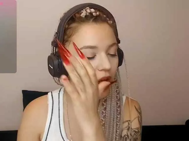 EleanorBaker on BongaCams 