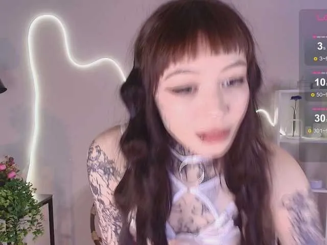 EmmaWillis on BongaCams