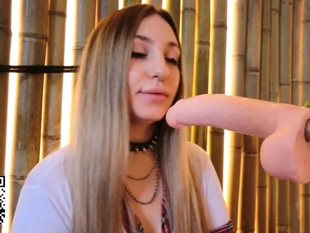 VikkiRood on BongaCams 