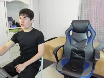 _jamesboy — ClassicTicket: Show in progress.  CUM SHOW!!! Tip 69 tokens to get your ticket.  Type /cmds to see all commands.