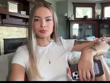 andreaelizabethxo — hang with me! #new #natural #bigass #18