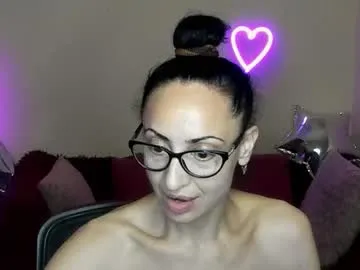 arianna_tifany — GOAL: Body massage with Body cream [137 tokens left] #new #nonude #natural #milf #cute