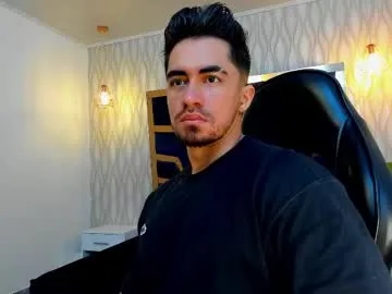 brad_summer — GOAL: MOD STRIPER //SEXY DANCE// [160 tokens remaining] Welcome Im Brad, I feel very naughty today and I want to play a little  #cum #bigcock #lovense #muscle #bigass