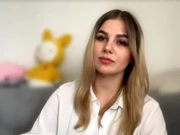daleskafidas — Goal:   sexy dance     Hello guys ^my name is  Bella   Welcome to my room ^ #new #shy #natural #18 #bigboobs [27 tokens remaining]