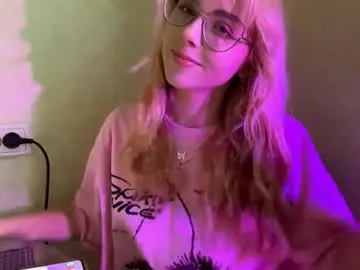 donettastrowbridge — 2 day CB Goal:  Lick my lips close-up  #shy #new #blonde #18 #young [15 tokens remaining]