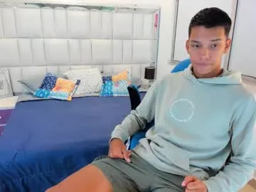 edwin_blaz — show cum// #18 #cum #bigcock #young #cock [809 tokens remaining]