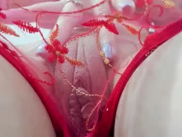 holly_little2 on Chaturbate 